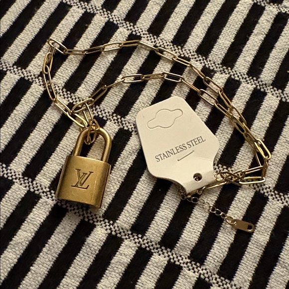 Authentic LV Lock NO key w/ unbranded chain- #314 - Picture 7 of 7
